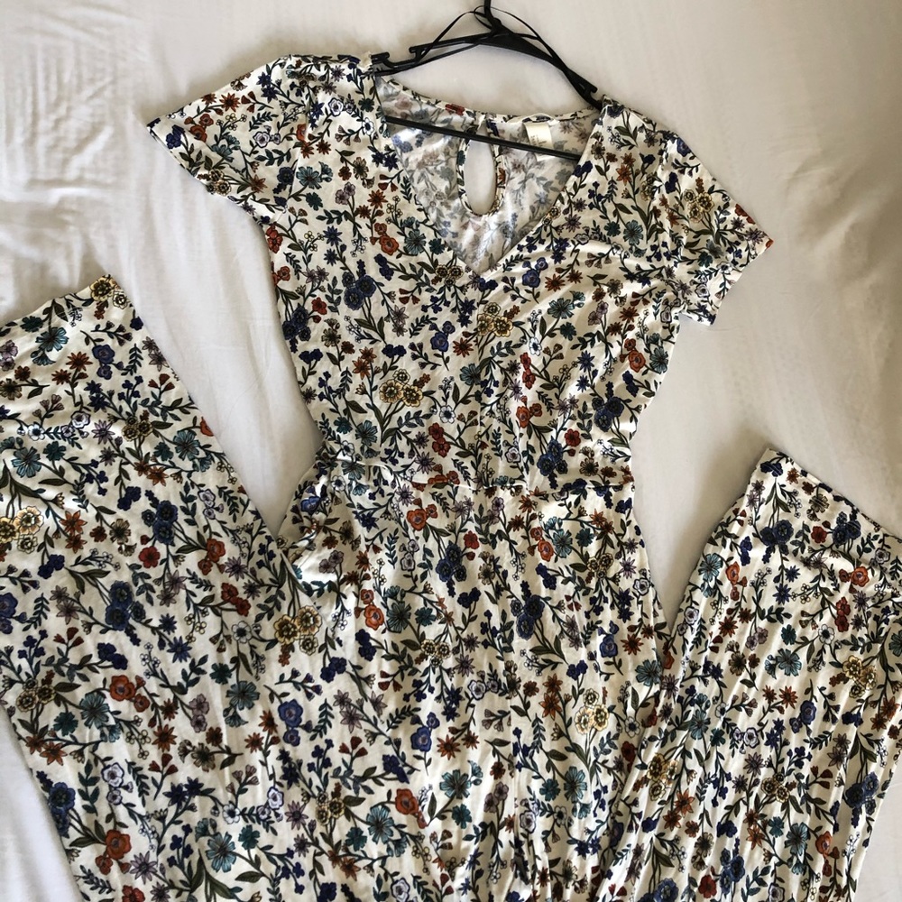 🌼 Floral Pant suit H&M with pockets size small